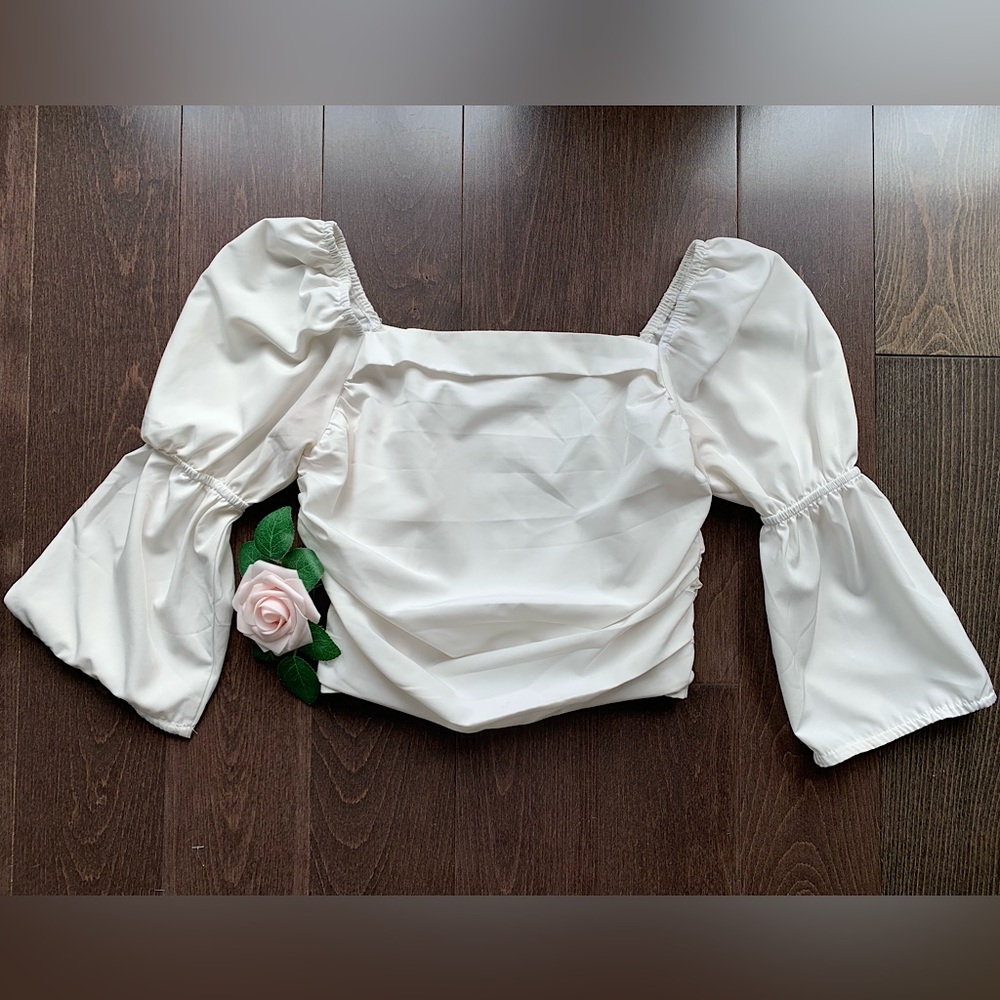 Little Mountain White Puffed Sleeve Cropped Cordova Top